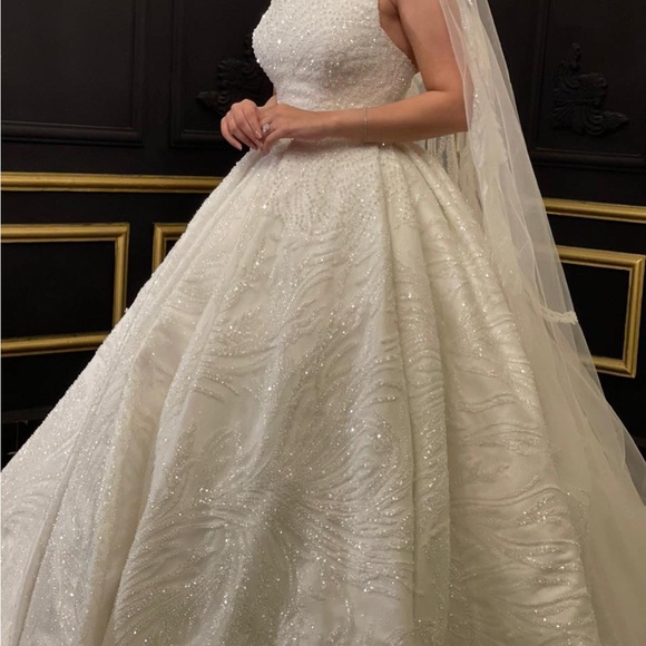 Wedding dress - Picture 2 of 3